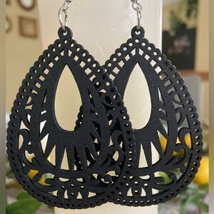 NWOT Boho Black wood earrings - 3.5”